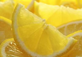 Лимонний сік Вода з чайною ложкою лимонного соку калорійність